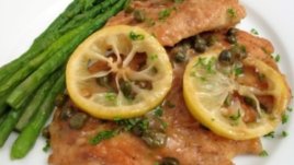 Свински скалопини с аспержи и бяло вино