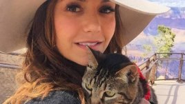 Нина Добрев пристигна  в България