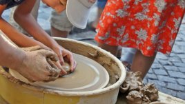 Ателиета по грънчарство, иконопис и женски занаяти – вход свободен