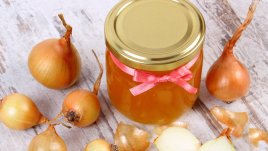 Комбинация от лук и мед помага при настинки и грип