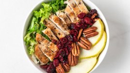 Есенна салата с пилешко месо