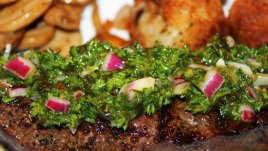 Сос чимичури за месо, зеленчуци, салати