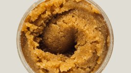 Домашен пилинг за устни и ръце