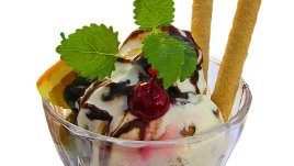 Сладолед със сладко от смокини и канела