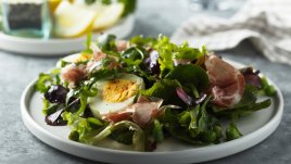 Зелена салата с месо и дресинг