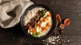 Овесени ядки с рикота и плодове