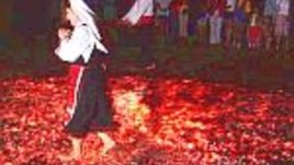Мистичният танц върху жарава
