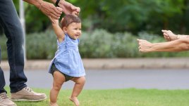 Особености в прохождането при децата между 1 година и 18 месеца 