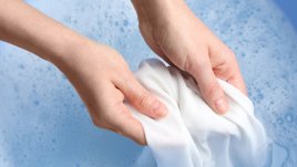 Как да отстраним упорити замърсявания от връхните дрехи