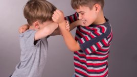Какво да правите, ако децата ви си съперничат постоянно?