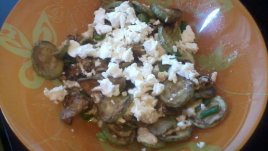 Тиквички със сирене и пресен лук