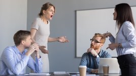 Знаци, че колегите ви завиждат