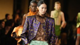 Saint Laurent представи колекцията си за пролет/лято 2025 в Париж (+Снимки)