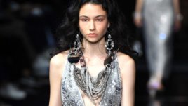 Армани избра българката Белослава Хинова за ревюто си в Милано