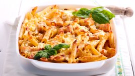 Пиле с паста пене на фурна