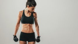 Защо е важно да тренирате с гири и дъмбели 