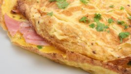 Печен омлет с шунка, кашкавал и моцарела