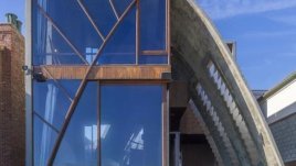 Едуард Нортън си купи архитектурен шедьовър в Малибу