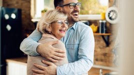 Какво можете да разберете за мъжа от връзката с майка му