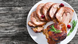 Глазирано свинско филе с ябълков сос