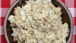 Салата с карфиол, яйца, целина и млечен сос