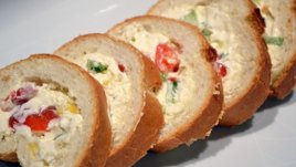 Пълнена франзела с шунка и крема сирене