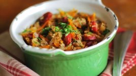 Задушено прясно зеле с моркови