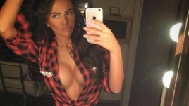 Николета Лозанова отново показа пищен бюст