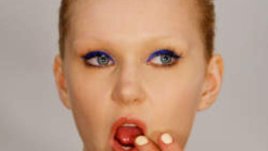 Маска от зелена салата – подмладява и сближава