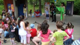 Над 150 деца нарисуваха „Благодаря“ по повод 1 юни