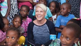 Певицата Pink е с коронавирус