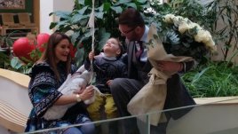 Д-р Енчев прибра Теди Велинова и малката София у дома