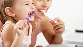 Как миенето на зъбки да се превърне в приятна игра?