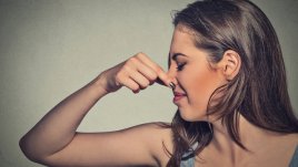 За какво подсказва мирисът на урината? 