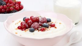 Прясно мляко с грис и плодове за мултикукър