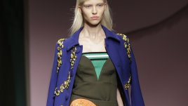 Разкошът на големите камъни в колекцията на Прада (видео)