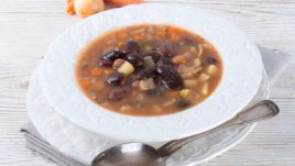 Вегетарианска супа с черен боб