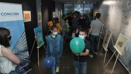 Над 40 картини озариха коридорите на ВУЗФ в изложбата „Деца помагат на деца“