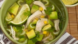 Супа с пилешко и авокадо 