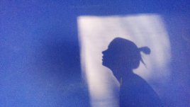 Сам със себе си: защо самотата понякога е полезна?