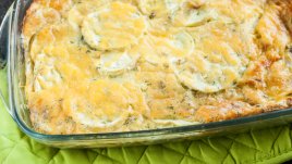 Печени тиквички с лук и кашкавал