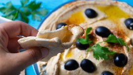 Хумус с маслини