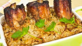 Свински ребра с кисело зеле на фурна