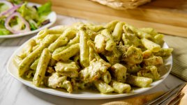 Паста с пиле и пикантни подправки 