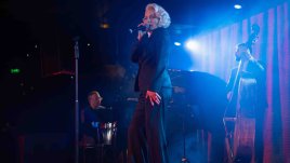 Вера Шандел се преобразява в Едит Пиаф в концерт-спектакъла „Живот в розово“