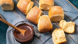 Козуначени топчета с домашен течен шоколад