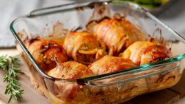 Пилешки бутчета с бекон или панчета