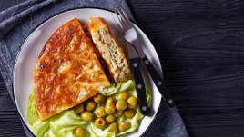 Вкусна баница с кайма и подправки