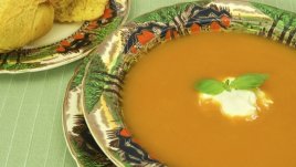 Крем супа с тиква, масло и лук