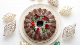 Богат коледен кекс с плодове, ядки и бренди 